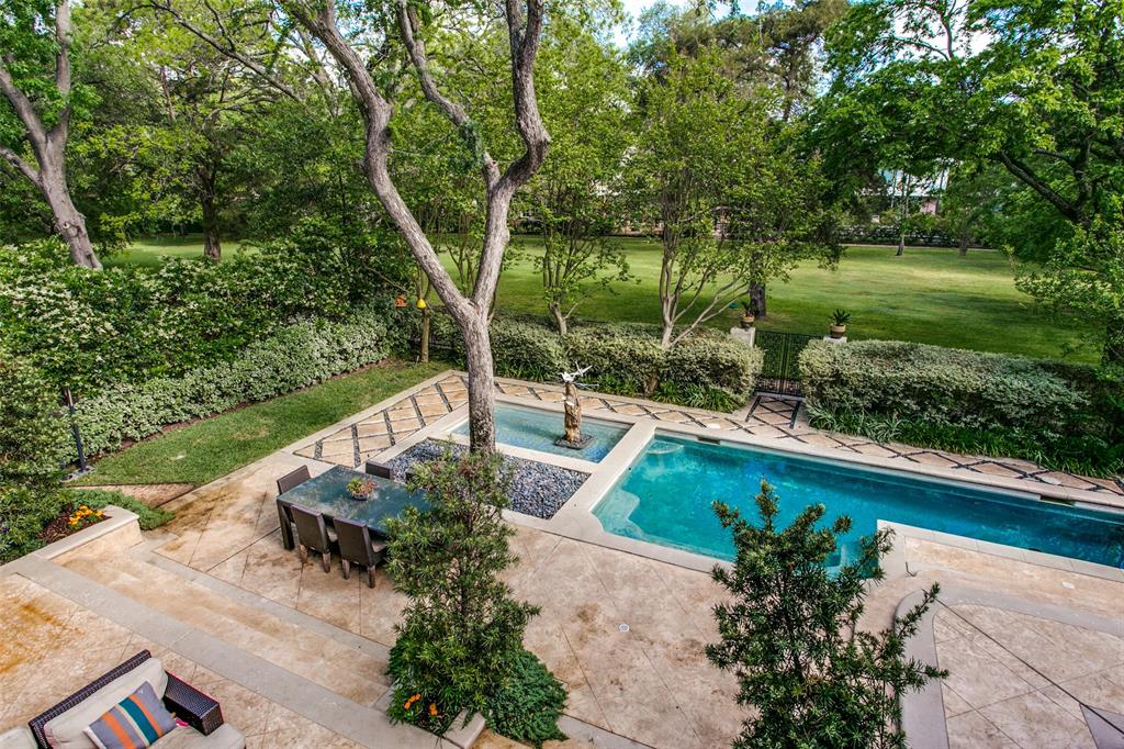 foundersre's tweet photo. What $2.3 million dollars looks like in Dallas County 

5 beds | 4.3 baths | 6494 Sq. Ft. 

Luxurious living in north Dallas, but is it worth the $2,300,000 price tag? https://t.co/pIEEZIugre