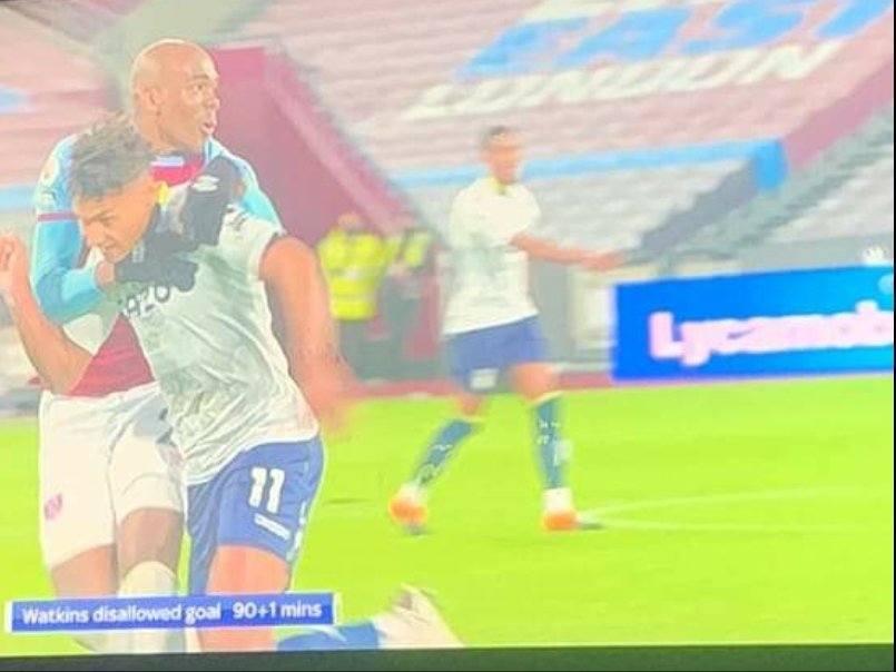 FcMaypole's tweet photo. @SkySportsPL @Carra23 Offside because of this!!! Sort it out!! https://t.co/7A8gR5AScx