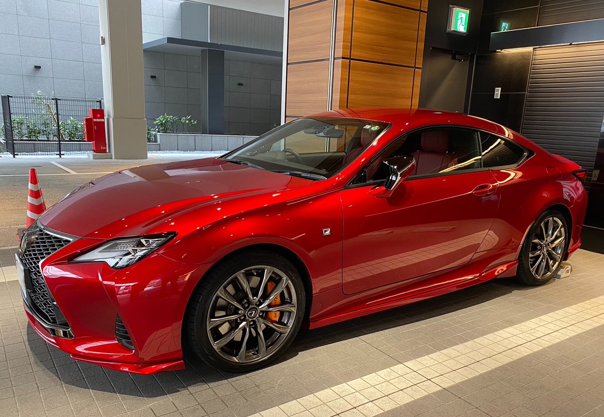 yasujon's tweet photo. エアロ取付て戻って来た
ディラーオプションのTRDなので派手さはないけど
ボディカラー色調塗装してもらったので
色差が無く一体感あっていい感じ
ダウンフォースどれぐらい上がったかな?w
同色のTRD aero取付イメージ参考にタグ付け
#Lexus RC
#レクサス RC
#F SPORTS
#TRD
#エアロ
#ASC10 https://t.co/g11mf23iGt