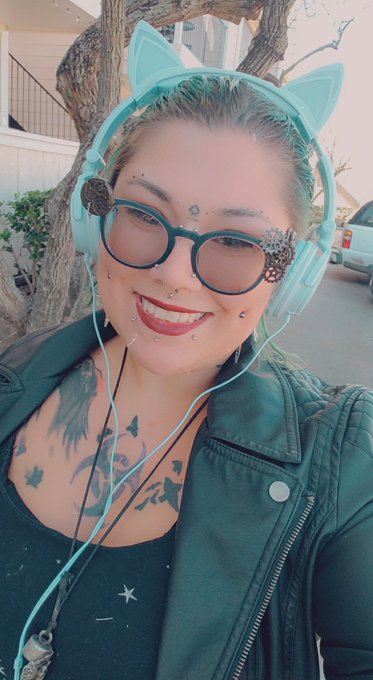 Thank you everyone for the well wishes! Love you! ❤ https://t.co/JMQsis8bWb