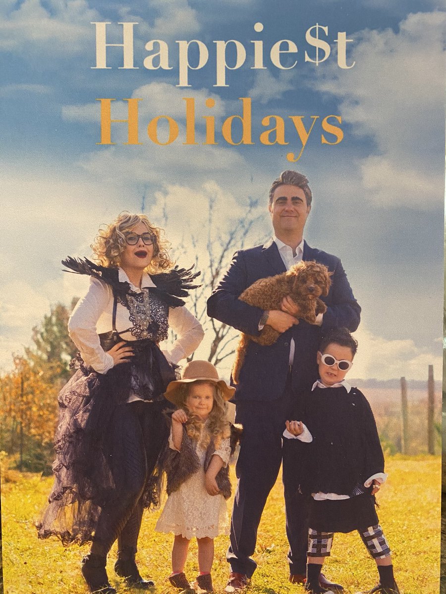ISpeakMidwest's tweet photo. 2020 can eat a fat one. Happiest Holidays, everyone! @danjlevy @annefrances @SchittsCreek @SchittsCreekPop https://t.co/t9B4gDS6ZD