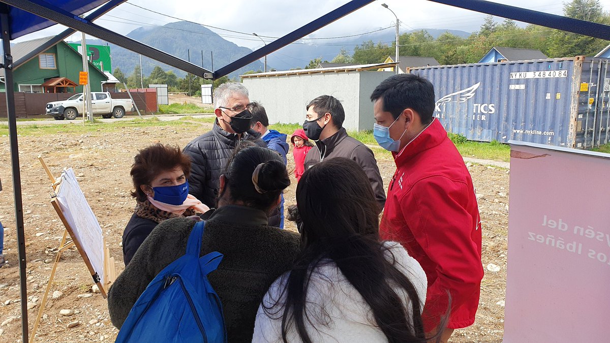 MiguelCalisto's tweet photo. En Villa Aysén participamos de entrega de terreno para pavimentación de calles. Se comienza a hacer justicia con familias q durante 10 años han esperado solución. Se pavimentarán las calle 1 y calle 2, los pasajes que se conectan Ismael Villegas, Roman Hernández, menos av. Pangal https://t.co/POxmZlmSgX