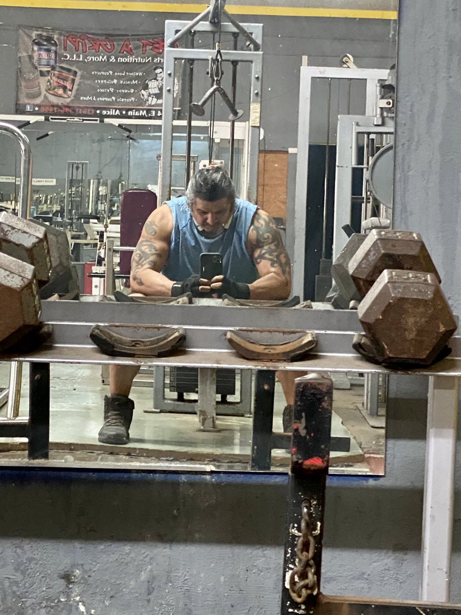 kensal1989's tweet photo. Bilking up for the winter...Good workout at Moe’s Muscle in Alice Texas... #workout #bodybuilding #beastmode #alicetexas #alicetx #moemuscle #muscle #muscles #workout #fit #getitdone #arms #armworkout #biceps https://t.co/RfbjEVHpUx