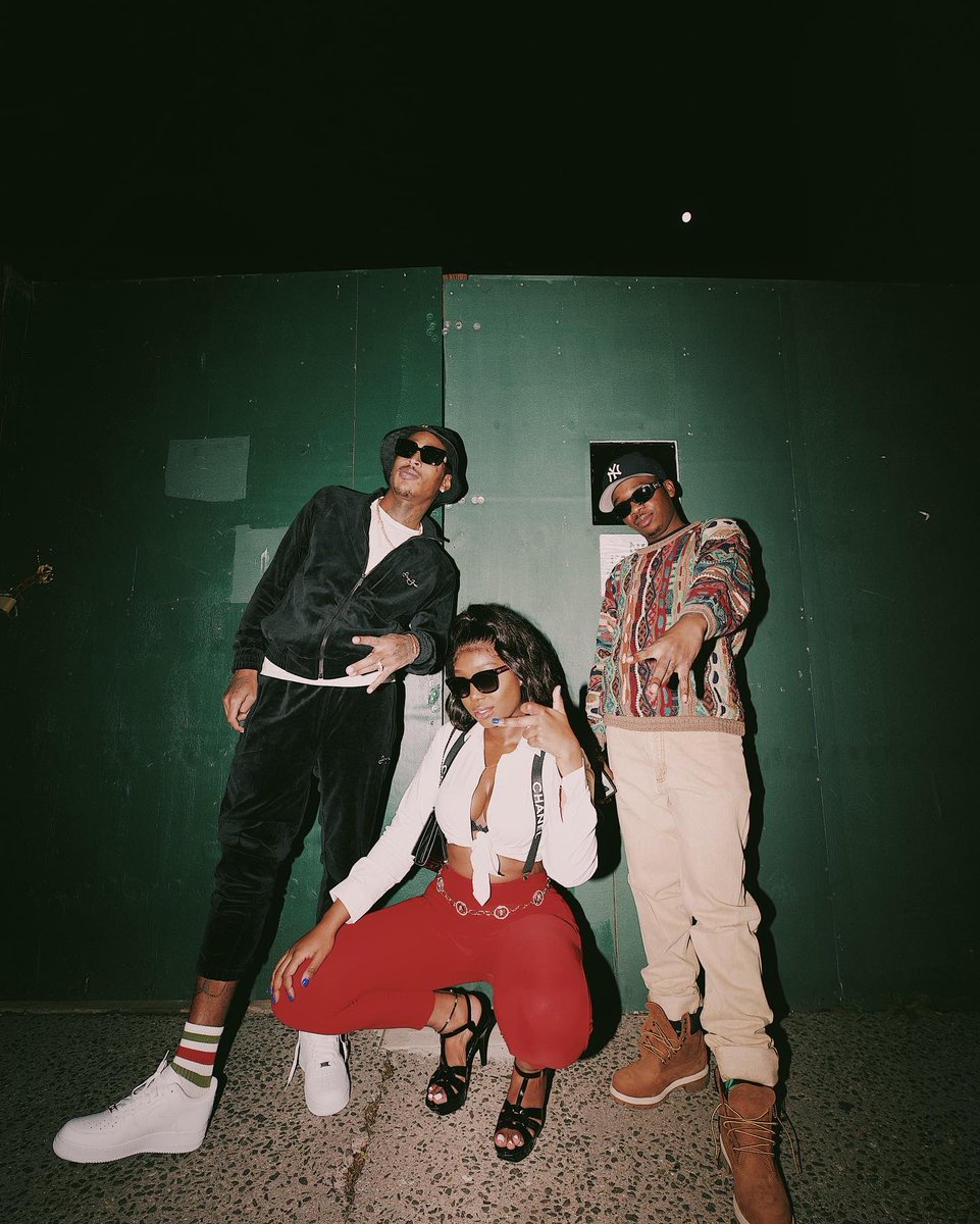 zoebrincess's tweet image. I Momma, Miss Ivana
Usually rock the Prada, sometimes Gabbana
Stick you for your cream and your riches
Zsa Zsa Gabor, Demi Moore, Prince Diane and all them rich bitches 👑🐝 
📸: @livinglegend__ 
#QueenBitch #30ShadesOfKim #ThaKompaNY