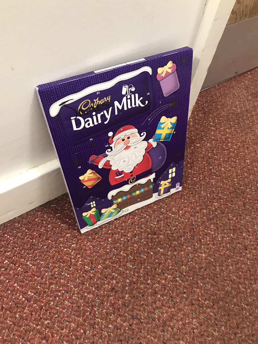 RobinsonHouse98's tweet photo. They’re here! The 1st Dec tomorrow and it looks like the Robinson Christmas Elf has been busy this evening! 🔴⚫️
🎄🎅 #advent https://t.co/FtOKXWNlLs