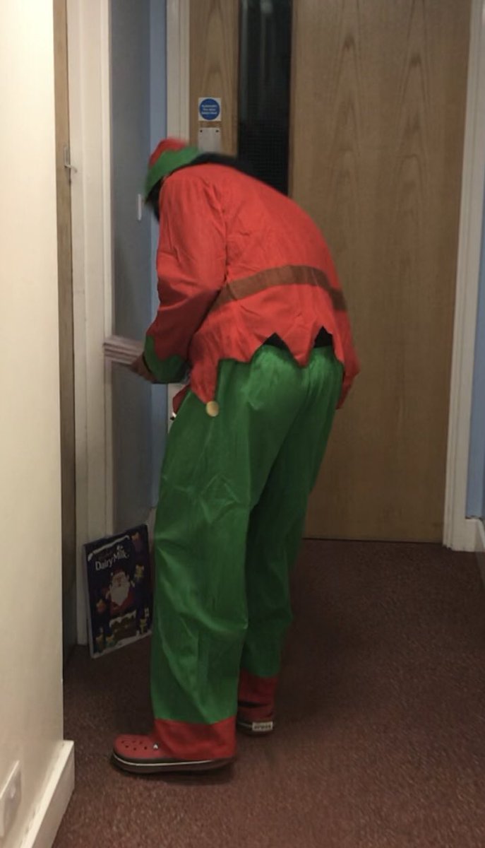 RobinsonHouse98's tweet photo. They’re here! The 1st Dec tomorrow and it looks like the Robinson Christmas Elf has been busy this evening! 🔴⚫️
🎄🎅 #advent https://t.co/FtOKXWNlLs