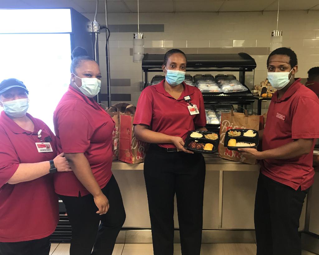 nyphospital's tweet image. #ICYMI: Sending a big #ThankYou to @ShopCrossCounty for delivering extra special #Thanksgiving meals to our #HealthcareHeroes at #NYPLawrence. RT to join us in celebrating our amazing staff who continue to work around the clock to treat patients and fight against #COVID19.