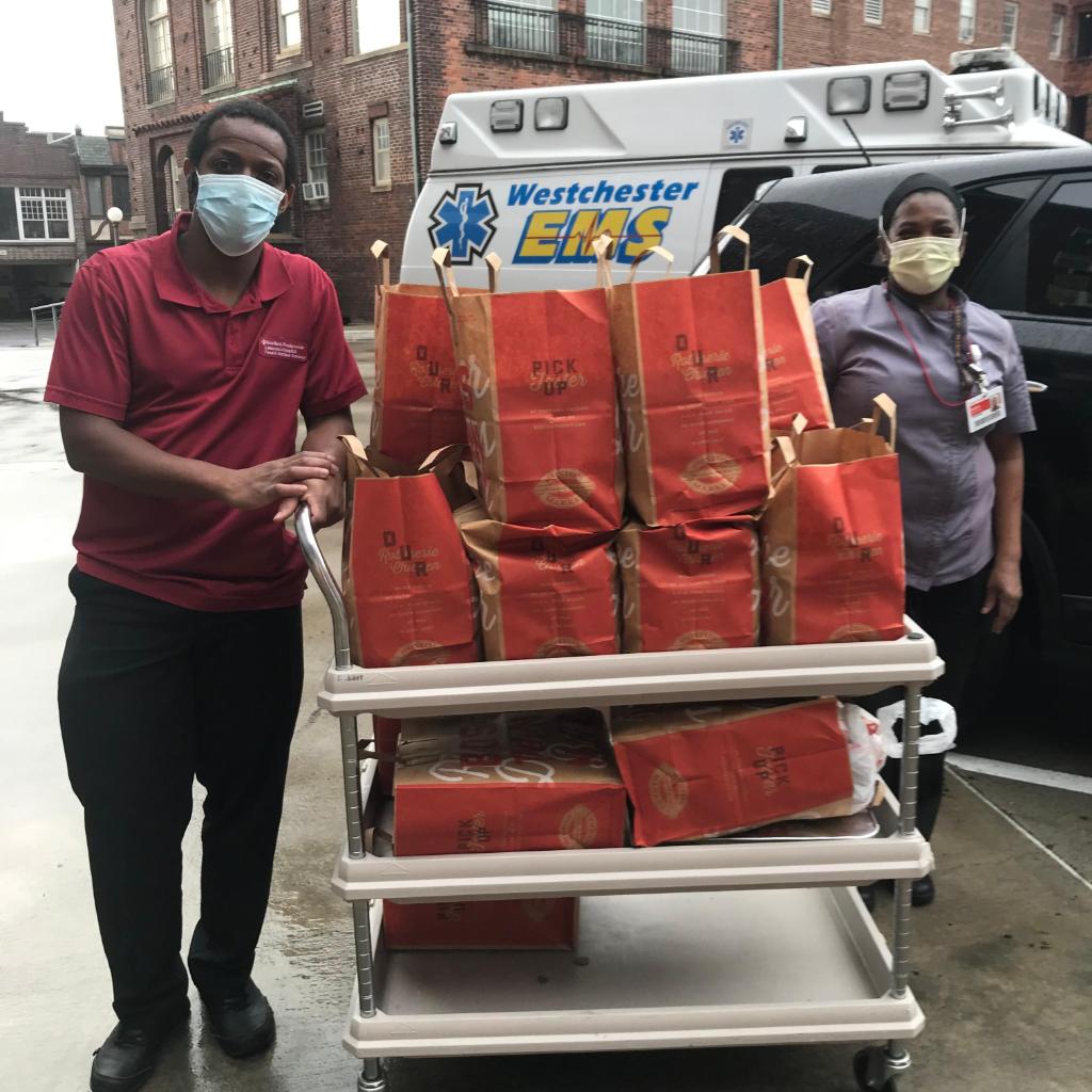 nyphospital's tweet image. #ICYMI: Sending a big #ThankYou to @ShopCrossCounty for delivering extra special #Thanksgiving meals to our #HealthcareHeroes at #NYPLawrence. RT to join us in celebrating our amazing staff who continue to work around the clock to treat patients and fight against #COVID19.
