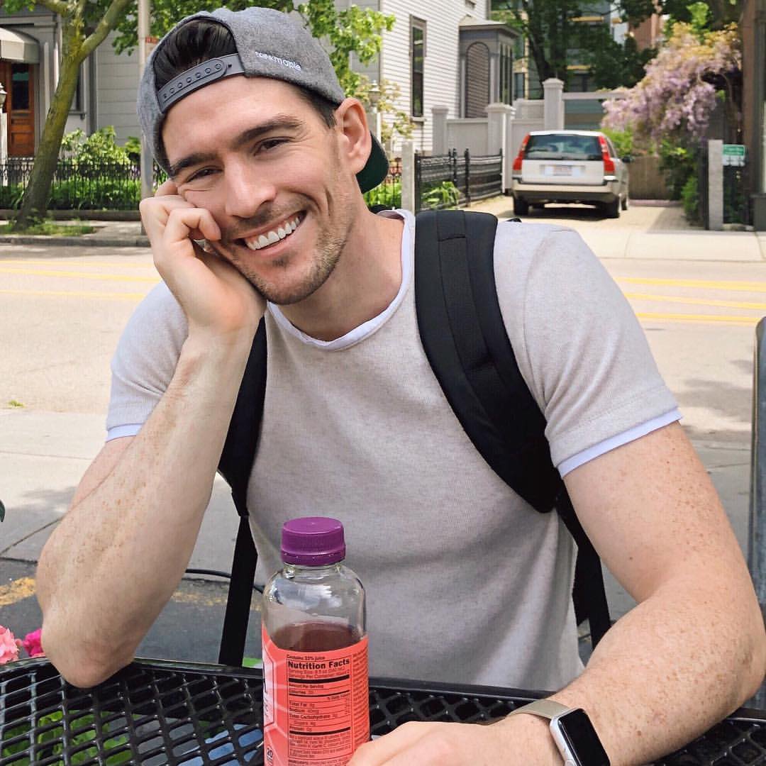 𝑱𝒖𝒔𝒕 𝒂 𝒔𝒊𝒎𝒑𝒍𝒆 𝒎𝒂𝒏.