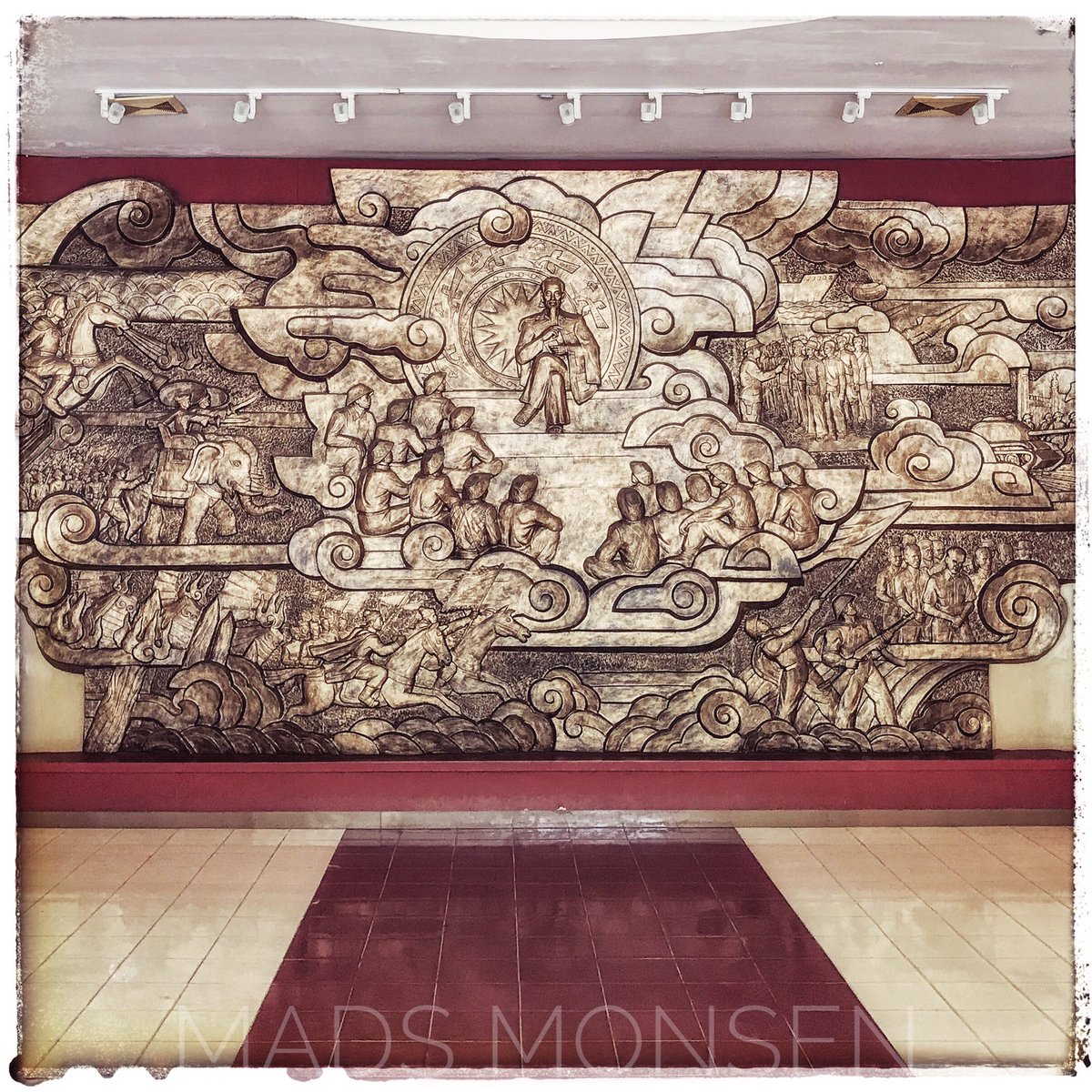 Wall mural. Vietnam Military History Museum, Hanoi. #iphonography #discovervietnam #hanoi #vietnam #mural #travel https://t.co/cHbLWq6Fcg