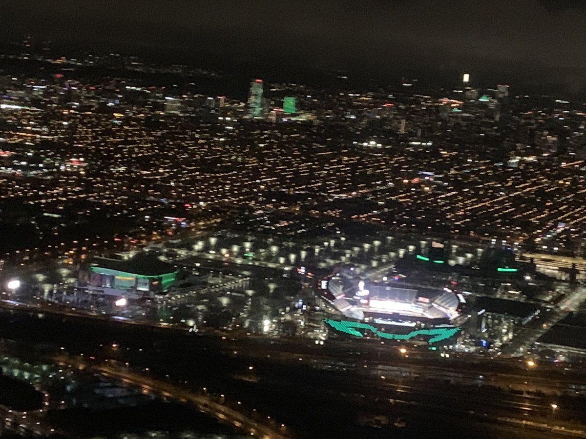 MikeFlynn826's tweet photo. Great road trip weekend doing @risingbluestar1 events in #Charlotte & #DallasFW Saw many potential @BlueStar30s & #BlueStarSaturday candidates. Landing just in time to see @NFL @Eagles pregame from the plane. @BlueStarMedia1 What a #PhillyView. https://t.co/hTWMpxrk9u