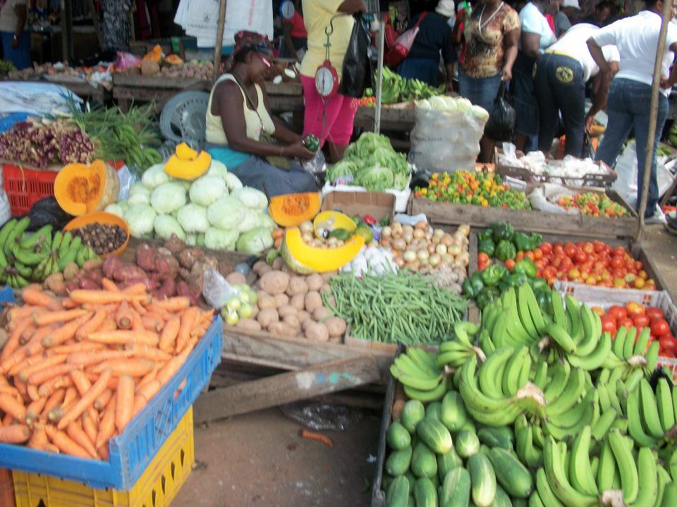 11. On a monthly basis, however, prices in July 2020 rose by 0.5% compared to June 2020, largely reflecting higher prices for agricultural produce as well as for clothing and footwear.