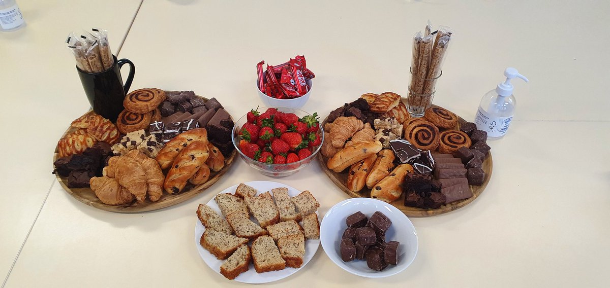 michellelgomes's tweet image. #bridgeroadschool #lovewhereyouwork #whenyouarefeelingflatgetfat