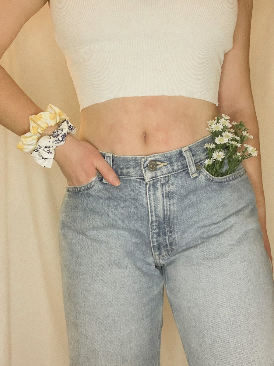 Morgan_Eeten's tweet photo. Hi friends, I know I’ve shared this everywhere but I just posted my first Etsy listing and have the link in my bio to shop!🌼
If you could please rt this to help me on my mission to starting a small business I would appreciate it so much!🧡 https://t.co/scLh6Ue1xT