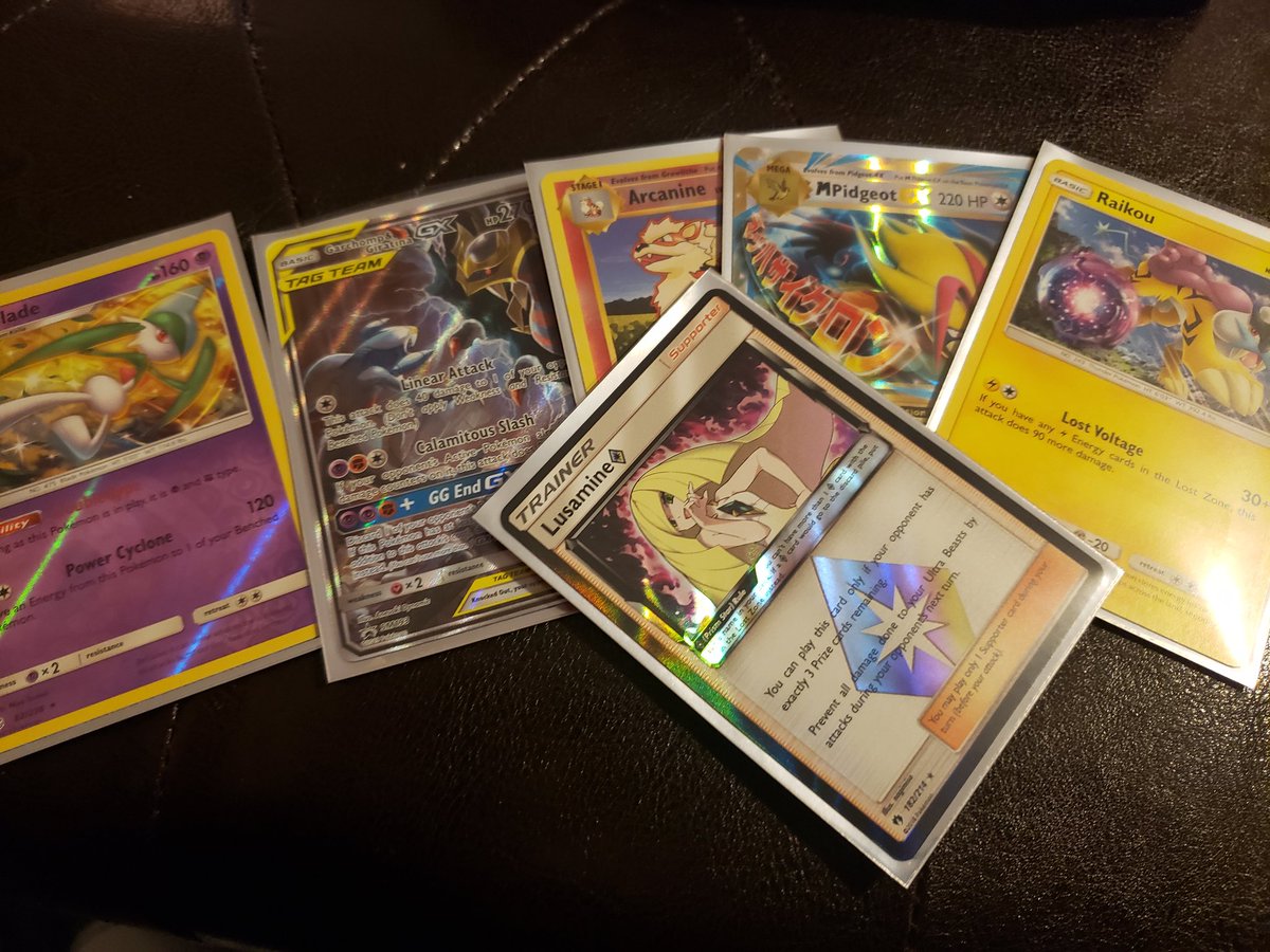 CHAMPAHOLICS's tweet image. Came across this Garchomp tin 👀 #Pokemon #Pokemontcg #tcgcodes