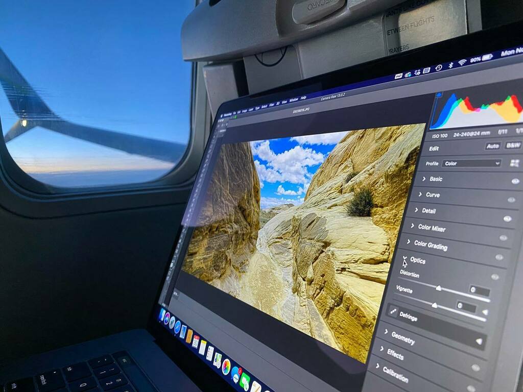 nelson_fbx_ak's tweet image. #iflyalaska editing old photos at 20k’ #gogoinflight instagr.am/p/CIPDae7jU1l/