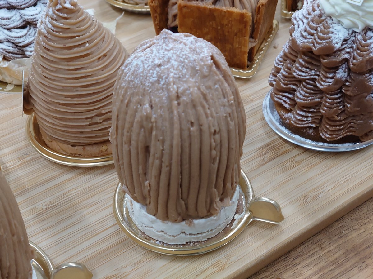 تويتر シン على تويتر アテスウェイのモンブラン 外は洋栗クリーム 中にシャンティ 栗1粒 和栗ペースト メレンゲ 和栗ペーストが美味しい 11 28日 土 29日 日 はケーキ5個セットの抱き合わせでしか購入できなかった貴重なモンブラン アテスウェイ