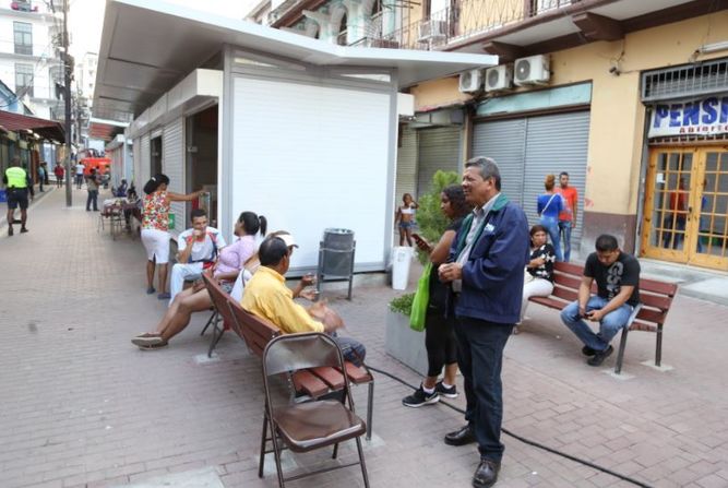 <a href="/contenidopanama/">Contenido Panamá</a> <a href="/jairbmartinez/">Jair Basilio Martinez Vega</a> <a href="/joseluisfabrega/">José Luis Fábrega</a> La Pandemia acabó con nuestra fuente de ingreso, la falta de seguridad en Santa Ana provocó el robo a varios buhoneros y ahora nos entregaron estos cubículos para que la lluvia acabe con la mercancía que nos queda. #Panamá 🇵🇦 #CiudaddePanamá #CascoAntiguoPanama  #VisitPanama