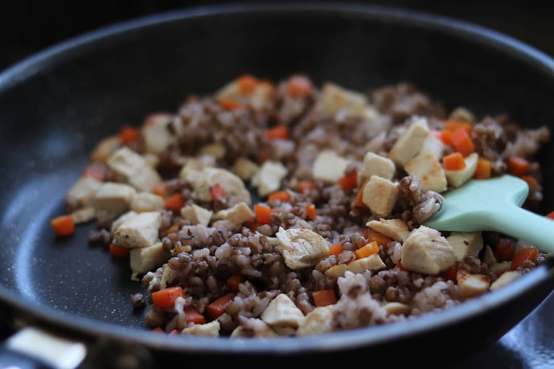 本日の朝ごはんです。
意志の弱いオムライスを作りました。

コイツ軟弱者なのでぷるんぷるんです。