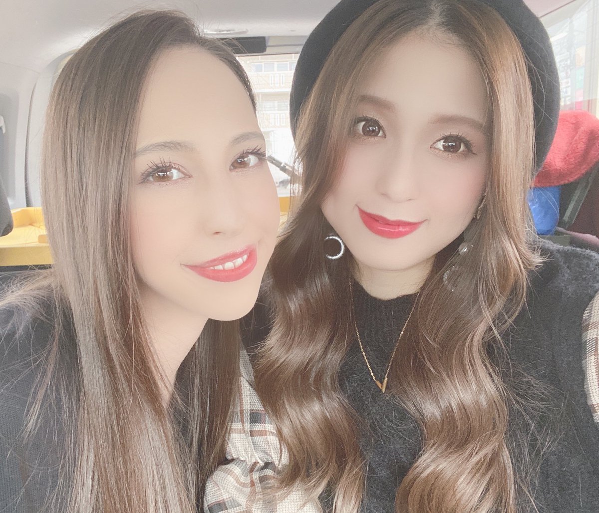 semichan524's tweet photo. 12月 26日 (土)
【えみりーのん撮影会🐼🎤】
開・催・決・定( ˆoˆ )/💙( ˆoˆ )/🤍
▷▶︎https://t.co/bJT9iPMgLk
今年は2人揃った姿を
直接ファンの皆さんに
お見せ出来なかったので、
ぜひ2020年最後に
コンビ揃った姿を皆さんに
撮ってもらいたいです〜🥳💕
#KB2020 #フェスタソーレ撮影会 https://t.co/dUa2Nl4dg0