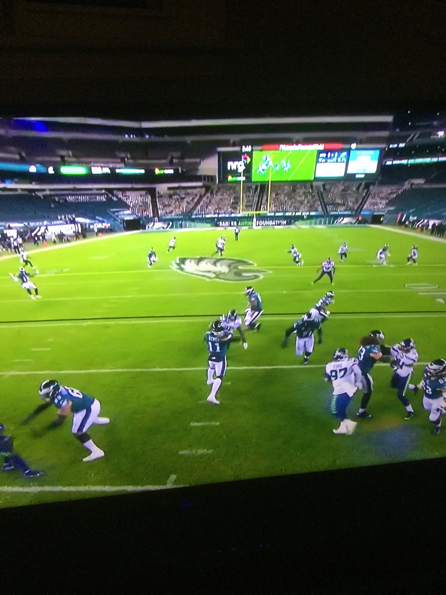 PSports21's tweet photo. @cj_wentz Dude. Look to your left for just 1 second. #Eagles #CarsonSucks https://t.co/YdLq1fxv7L
