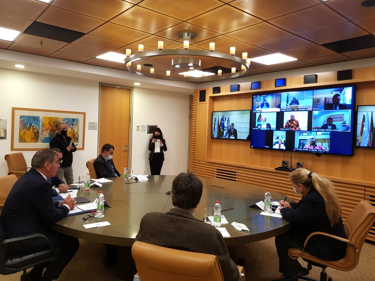Minister of Foreign Affairs @Gabi_Ashkenazi hosted a successful meeting with leaders of #Pacific countries. The Minister thanked them for their support at the #UN & reaffirmed 🇮🇱's commitment to work together with 🇫🇯🇳🇷🇫🇲🇲🇭🇸🇧🇹🇻🇵🇬🇰🇮🇵🇼in the battle against #covid19 & #climatechange. https://t.co/hzHgNalnK3