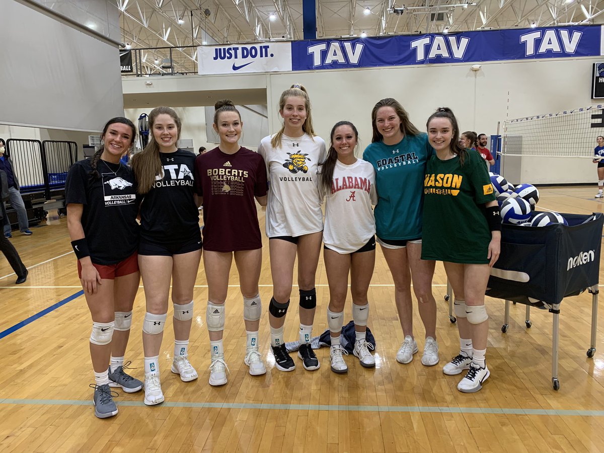 TAVVolleyball's tweet photo. #TAVAlumni &amp; #TAV18Blue rep'ping! 😍 #GoTAV https://t.co/FbIsvvWAzS