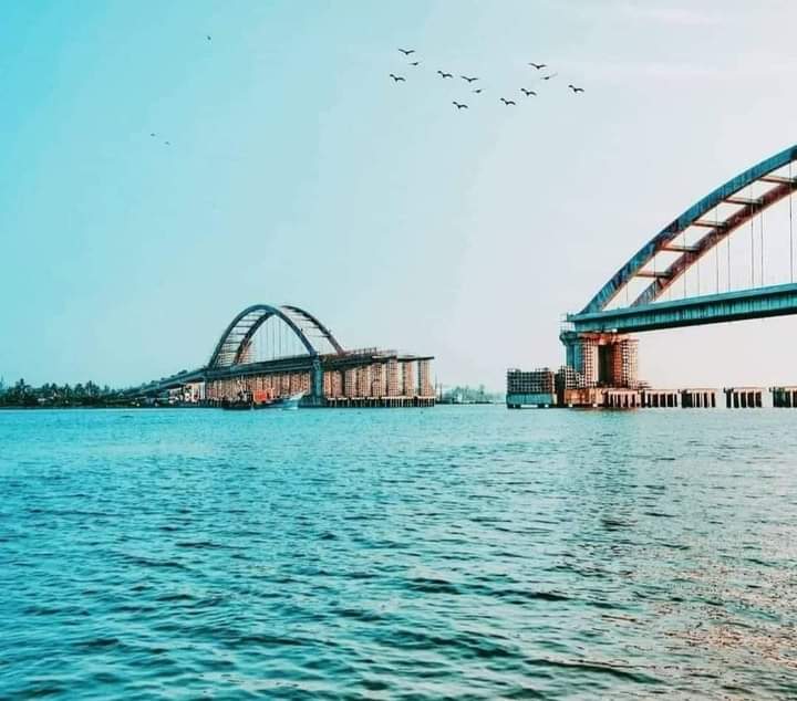 Crusoe_88's tweet photo. This is not Melbourne or Sydney!
The 947m long Valiyazhikkal Bridge connecting Alappuzha and Kollam districts in Kerala is the largest bridge in South India to be built on the Bow String Arch model.
#TheLeftAlternative
#PeoplesGovtofKerala https://t.co/WWeSVEDJmd