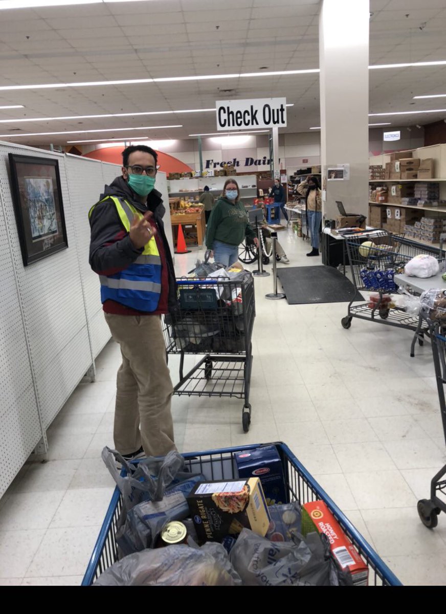 MKA_Oshkosh's tweet photo. By the Grace of God Oshkosh Ahmadiyya Muslim community was able to donate ~ 300 lbs of canned/Nonperishable food items to Oshkosh Area community Pantry. #MuslimYouthGiveThanks
#ThankfulToAllah https://t.co/GKuSTw9xHb