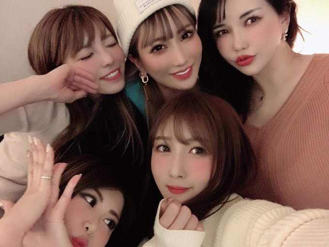 1 pic. らぶみちゃん達と超楽しい夜でした。
本当にいつも幸せ感じてる❤️
大好きよおおおん?
さきっぽもいたけど撮りそびれたからまた次回? https://t.co/VEFQDGS93I
