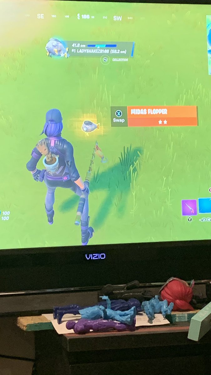 ladyshakez32's tweet photo. LETS GOOOOOOO!!!!! Great way to end the season! #fortnite #midasflopper #rare https://t.co/q9Jqi5ljsT