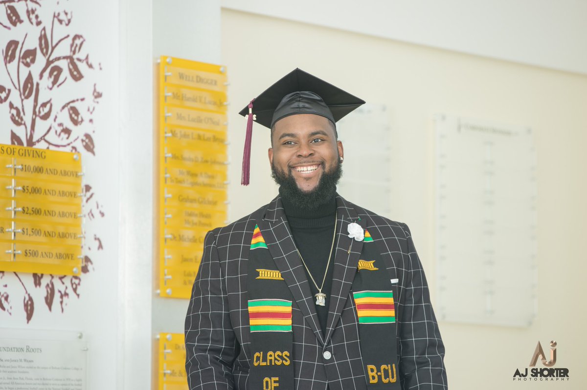 __GodFirst__'s tweet image. I forgot to tell y’all I graduated 🎓🎬🎥