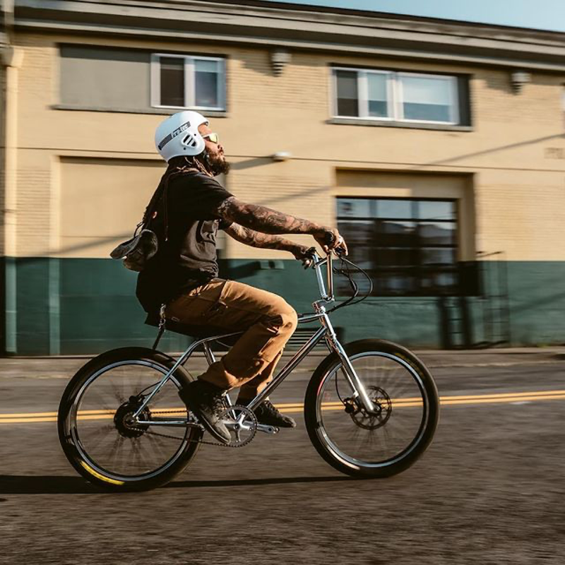 zoozbikes's tweet photo. Many commutes are no longer the same after 2020. We wanted to throw back to a little fun. If you live in the city, you won’t find a better ride with more style than the Zooz Urban Ultralight. #zoozbikes #feelthethrill