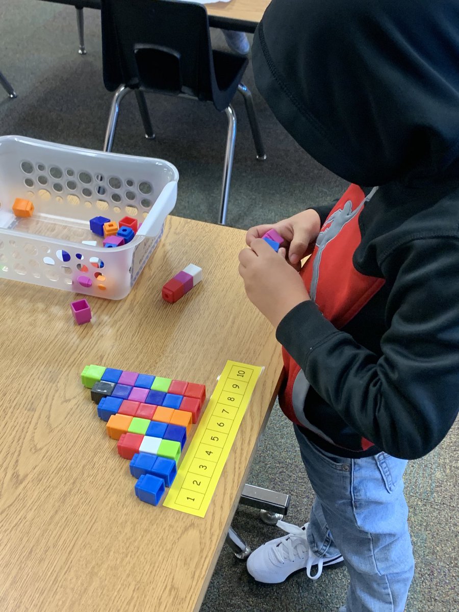 Brookslvsbooks's tweet photo. First day back from break, but you wouldn’t even know it. These Kinder’s are rocking math workshop! ⁦@_MerriamPark⁩ ⁦@theSMSD⁩ #KnowledgeIsPower #LearningNeverStops https://t.co/o9BCgACxgO