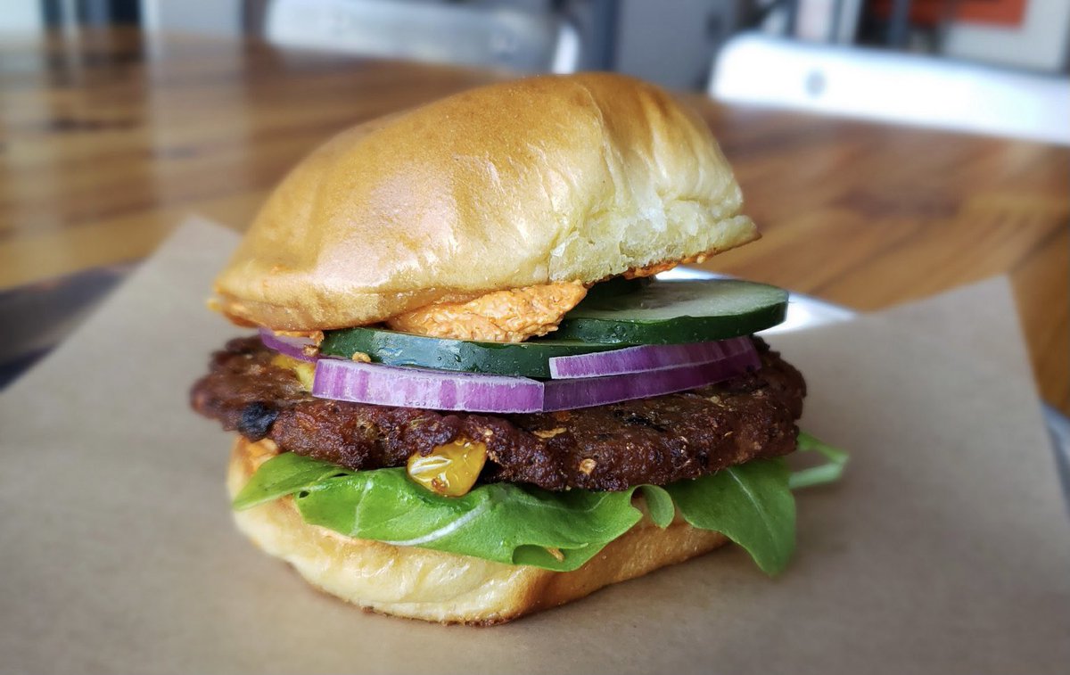 craftsbomaha's tweet photo. New plant based feature: “The Mediterranean”
House veggie pattie, sun dried tomato/feta spread, red onion, cucumber &amp; arugula 🍔🍺😋 https://t.co/ULh35gu3l3