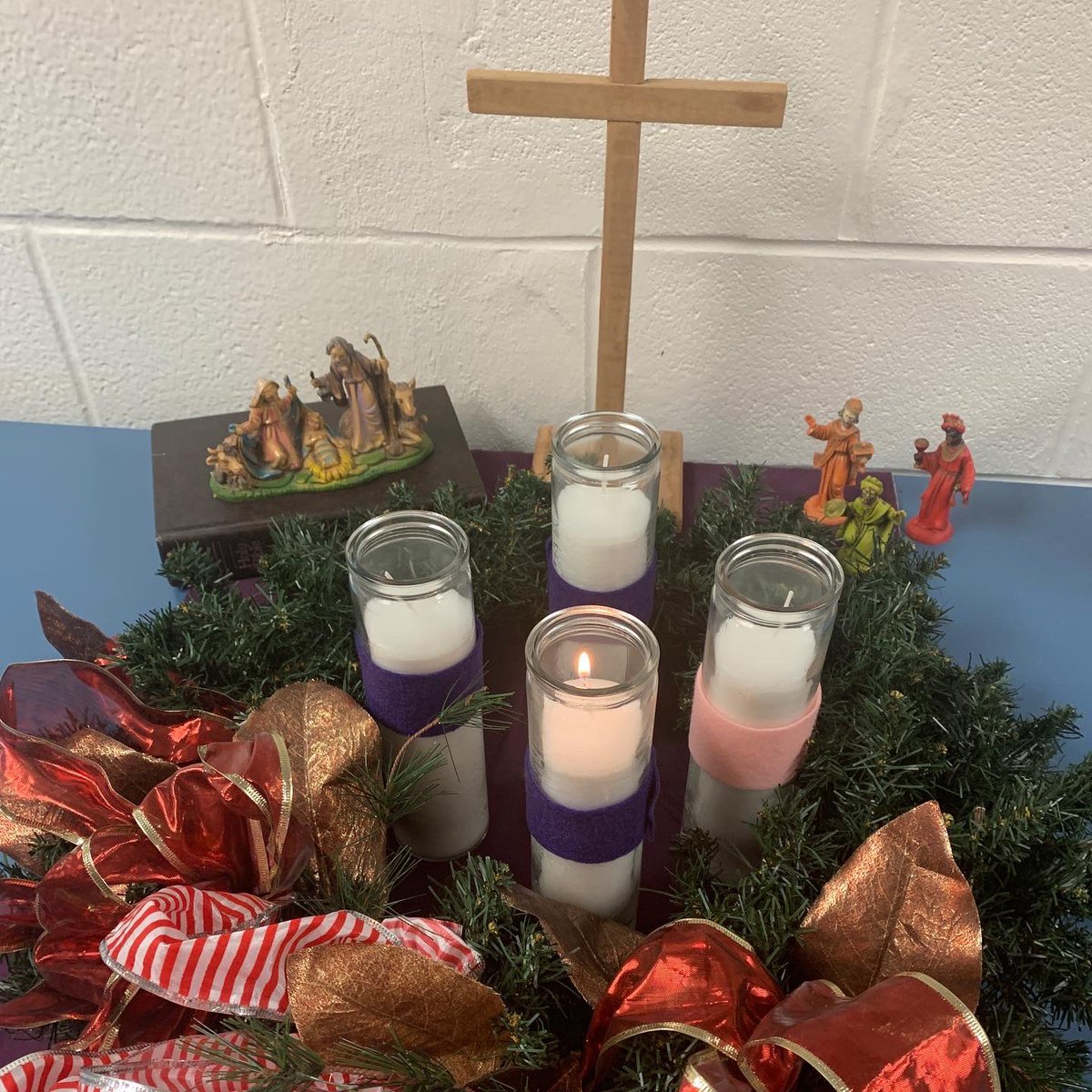 DCDSBVirtualK_8's tweet image. We wait in hope and anticipation #FirstWeekofAdvent #DCVESSpirit