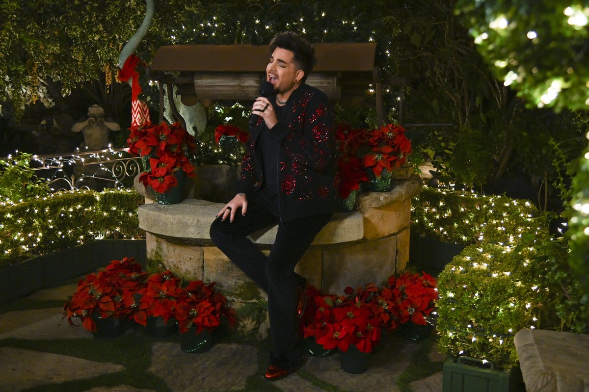 HQ PRO PHOTOS <a href="/adamlambert/">ADAM LAMBERT</a> #DisneyHolidaySingalong 
GORGEOUS! The oufit matches the background/ flowers 😍wdtvpress.com/abc/shows/the-…