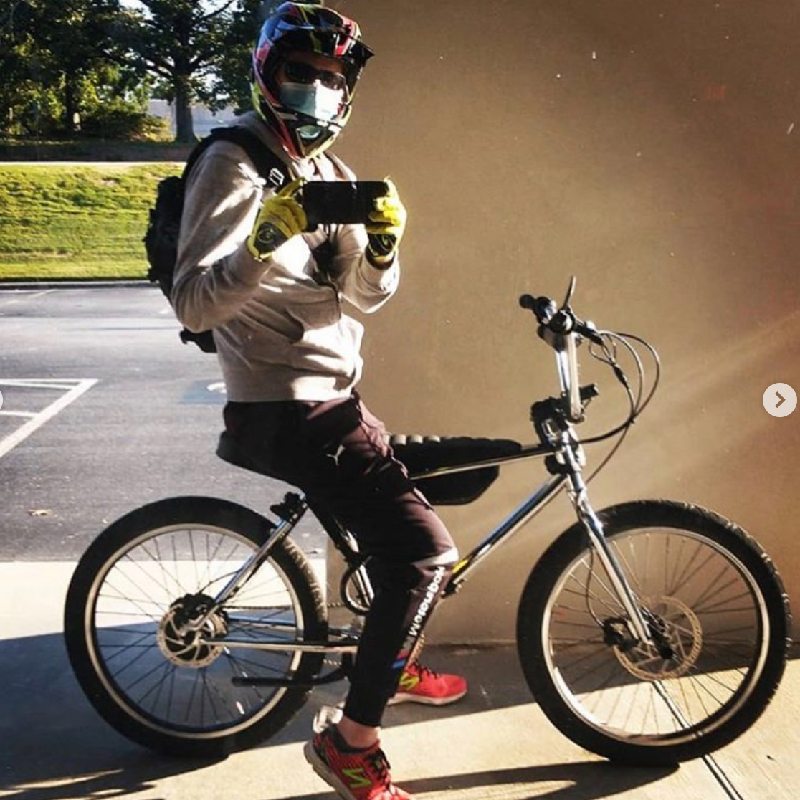 zoozbikes's tweet photo. Zoozers in the wild. Who’s gonna become a new #Zoozer?! #FeelTheThrill #zoozbikes