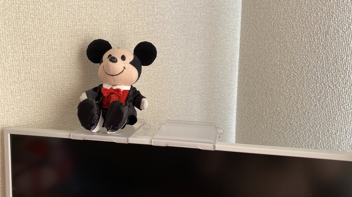 Tvやpcモニターの上にフィギュアやアクスタなどを飾れる有能アイテム 100均各店に売ってるそう またオタクが喜ぶアイテムを作って Togetter