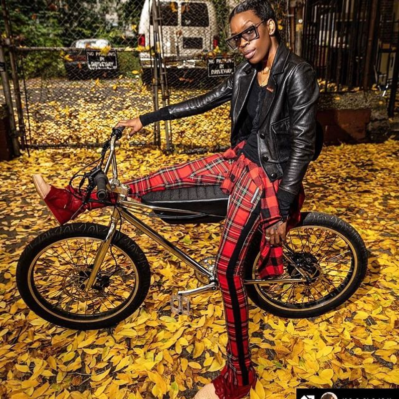 zoozbikes's tweet photo. Fall vibes with @_mecyver 🍁
📸: @kendellevi
#feelthethrill #zoozbikes