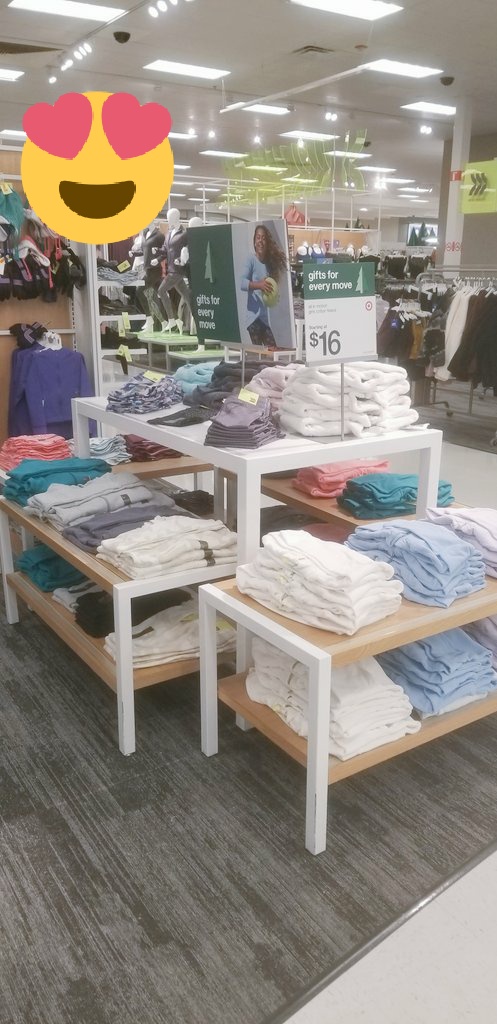 I'm a big fan of before and afters...sometimes, just changing the fold is all a table needs! #guestready #T1505 #worksomewhereyoulove <a href="/kristi_mac/">Kristi Darling</a> <a href="/MeghanMccants/">Meghan McCants</a>