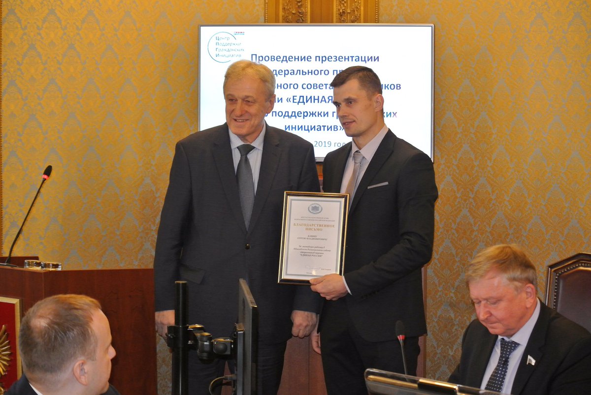 Сегодня свой день рождения отмечает Юрий Валентинович Смирнов . Желаем Вам здоровья , позитива , взаимопонимания , бодрости духа. 
Оставайтесь всегда таким же мудрым и светлым человеком 🎉