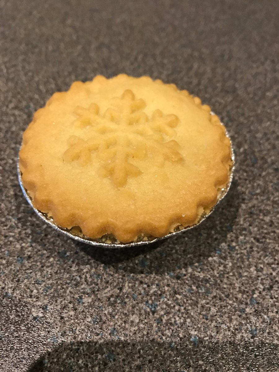 Duncan_Ski's tweet photo. It’s open season on Mince Pies! #December1st https://t.co/CeVlsl9pf3