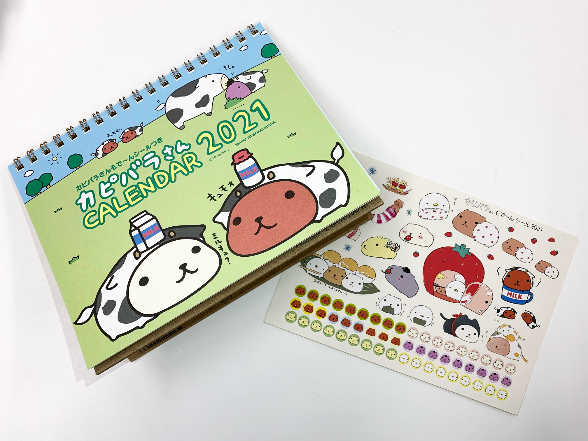 カピバラさん 公式 Na Tviteru そして毎年恒例 来年のカレンダーも大好評発売中 卓上カレンダーは干支うしデザインはもちろん 人気のi Mnotや 木彫りカピバラさんのページもありますよ 今年もかわいいシール付きです カピバラさん カピバラさん 公式 Na Tviteru そして毎年恒例 来年のカレンダーも大好評発売中 卓上カレンダーは干支うしデザインはもちろん 人気のi Mnotや 木彫りカピバラさんのページもありますよ 今年もかわいいシール付きです カピバラさん