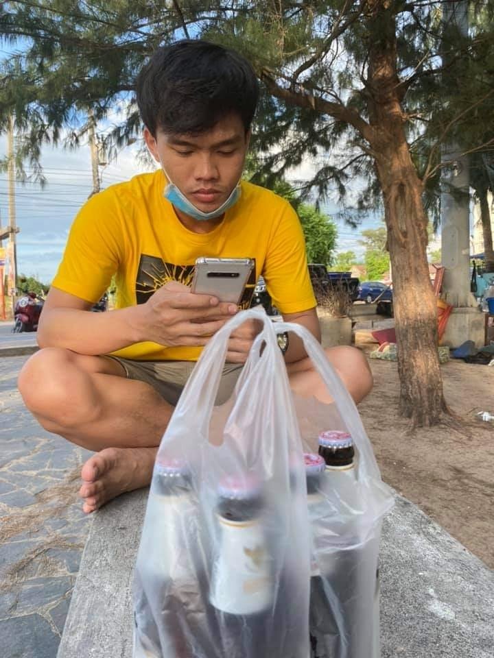 BHamnoi's tweet photo. อากาศมันร้อนนน นั่งลุ้นหวยริมทะเลดีกว่า..#pmyป่ะหละ https://t.co/jWzDdlVEra