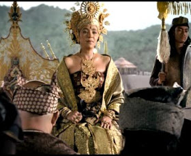 Ratu Hijau (1584-1616)-Awal jadi Raja Patani, Ratu Hijau mmg dapat tentangan hebat (sebab dia hebat) sehingga ada Bendahara yg memberontak cuba gulingkan. Mujurlah Ratu Hijau berjaya patahkan pemberontakan tersebut. Kesannya, kekuasaan Ratu Hijau diakui oleh orang2 besar Patani