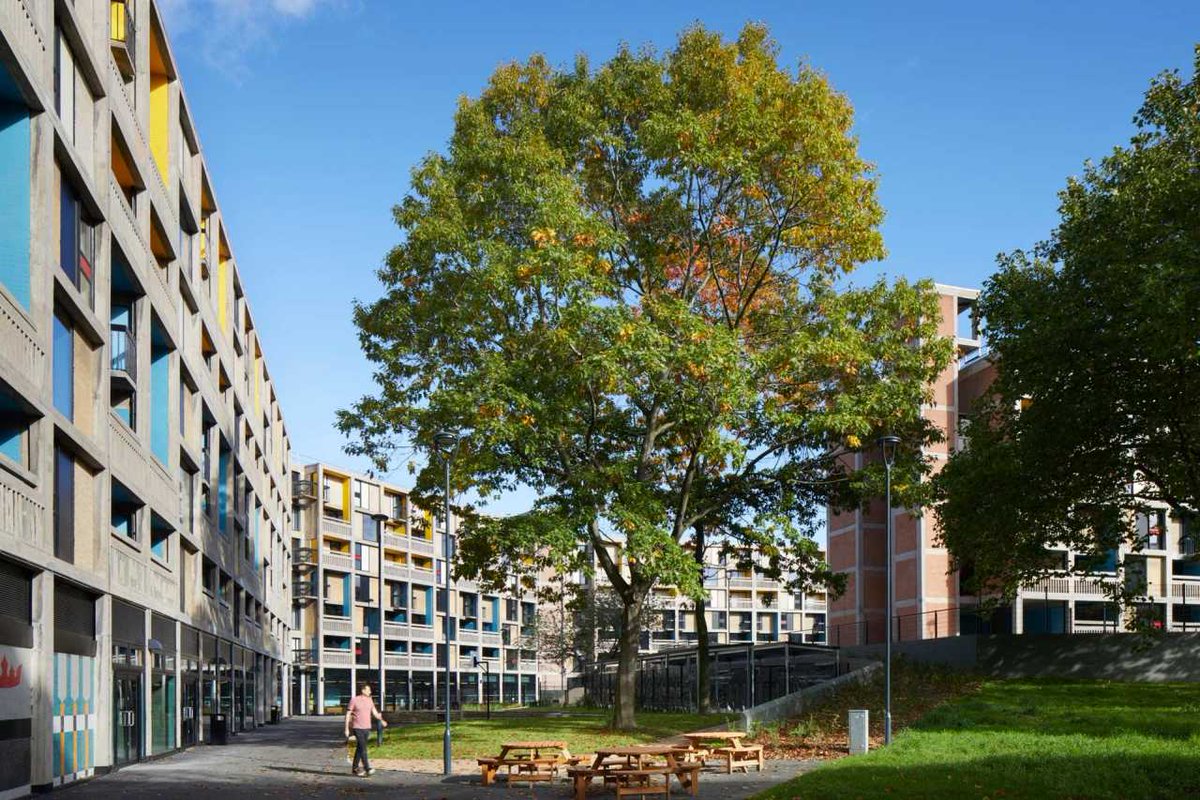 urban_splash's tweet image. TRANSFORMATION TUESDAY

New blog from our colleague Greg all about the new @alumnogroup student accommodation at Park Hill. Here Alumno has saved much of the original fabric,  integrating the modernist mosaics and use of colour from the original design urbansplash.co.uk/blog/welcoming…