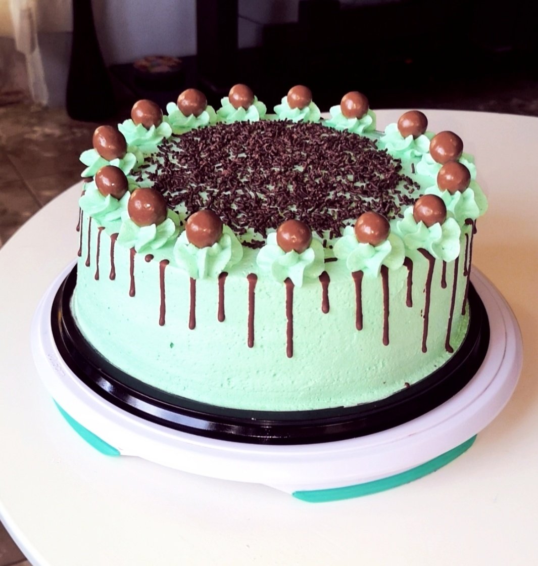 Festive season promo still on🎄🎄🎄... Order this delicious chocolate cake @ $10 only