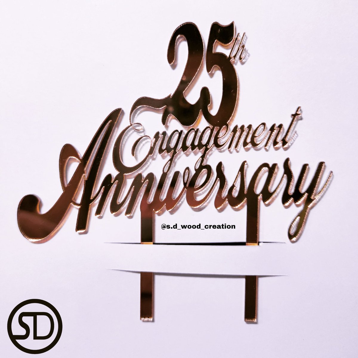 SDwoodcreation's tweet photo. Are you looking for something to make you birthday cake spaceal?
Here it is.. golden acraylic 25th engagement anniversary cake topper.
#acrylic #caketoppers #acryliccaketopper #goldenacryliccaketopper #cakedecorating #anniversary #happyanniversary #happyanniversarycaketopper https://t.co/OyfldoProg