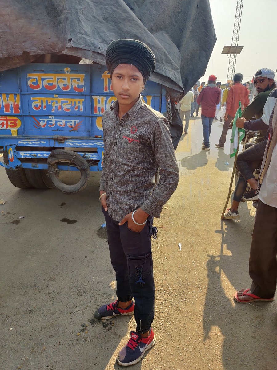 Who are the protestors at  #FarmersProtest? A 15-year-old Arshdeep Singh Saini, a class 10 student, who has come all the way from Jalandhar with his bag and books and is talking online classes from 10am-12pm every day using his smartphone.Link:  https://www.thehindu.com/news/cities/Delhi/from-schoolboy-to-man-in-debt-all-unified-in-stir/article33217288.ece
